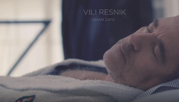Priljubljen slovenski glasbenik, Vili Resnik predstavlja novo skladbo 'Diham zate'.