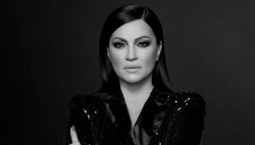 Nina Badrić pred prazniki predstavlja novo pesem 'Ratujem s tugom'